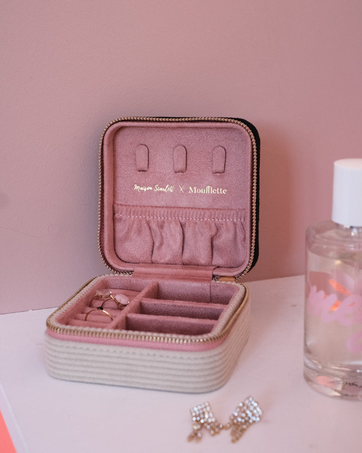 petite boite à bijoux rose carrée