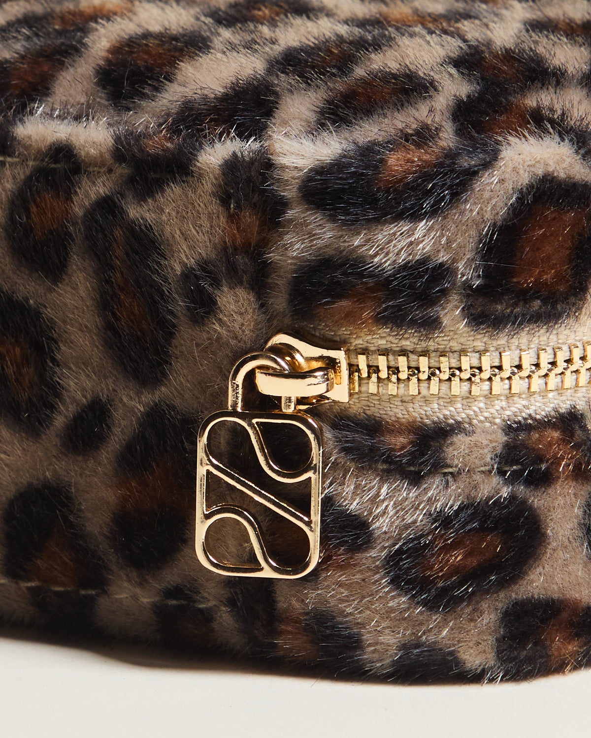 Portagioie da viaggio Corinne Leopard